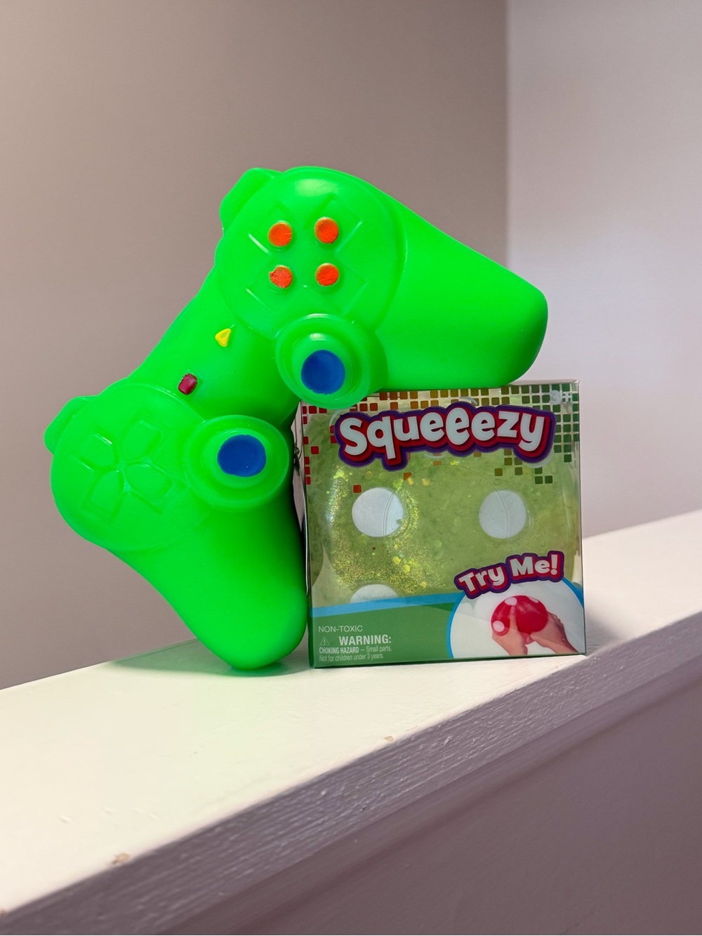 Squeezy Game Controller and Dice - (2 PC Set)